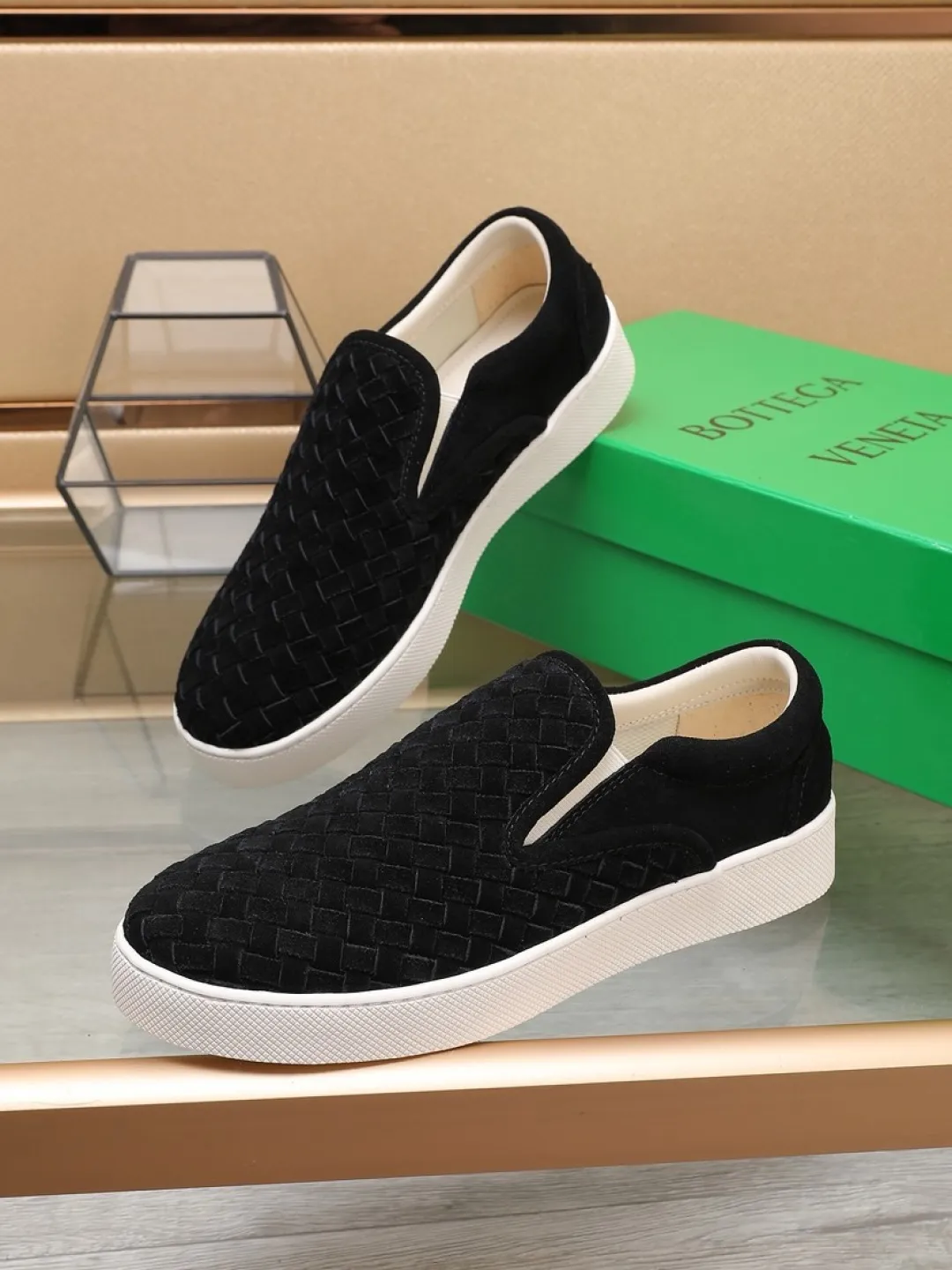 Men's men's shoes 💰Men's shoes 💰440💰🔥[BV] series of top purchasing agents 🔍Imported first-layer cowhide woven surface, cowhide foot pads lining environmentally friendly ♻️Does not fade, 💪Sole: Rubber combination original factory special original outsole ⚠Original and single goods 🔍🔍You can come in and out at will, welcome to compare ⚠Number of sizes: 38-44